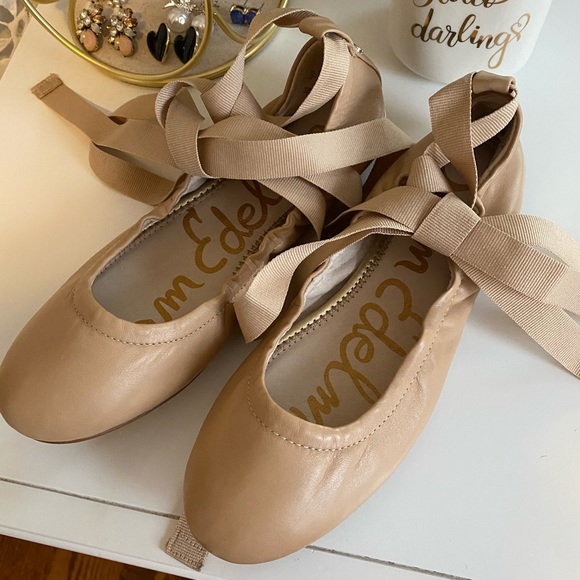Sam Edelman nude wrap around flats! 🌻 - Picture 1 of 4